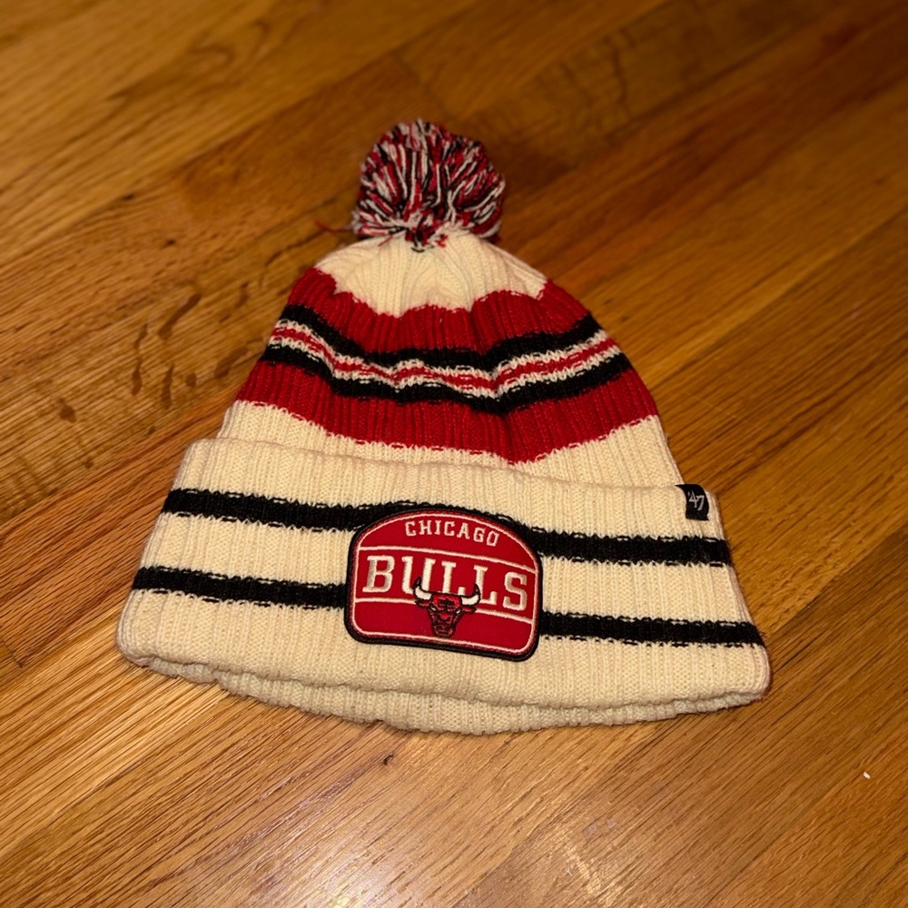 ‘47 Chicago Bulls Berring Cuffed Knit Hat with Pom - Picture 1 of 4